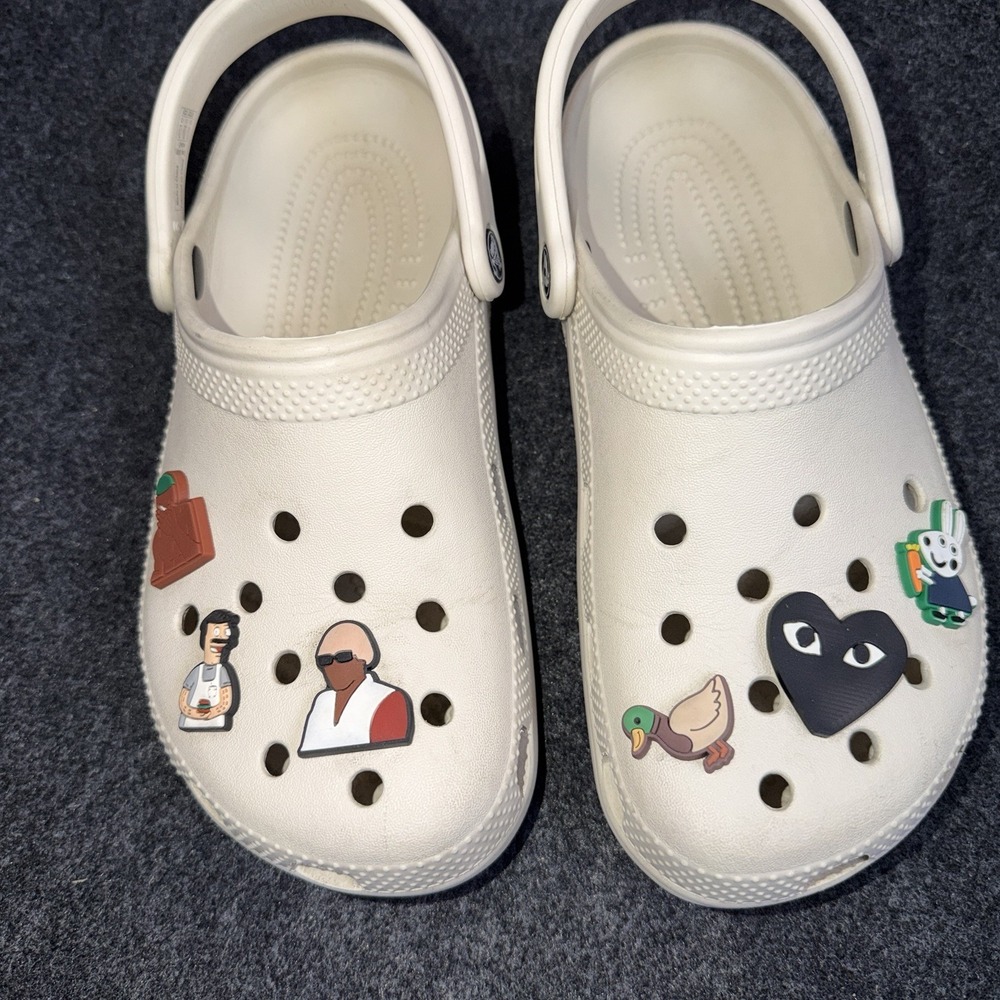 Crocs Classic Clogs Women's 7 Men's 5 Cream With Music/Character Charms